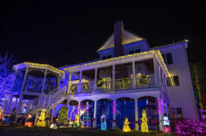 aqua bright outdoor holiday lighting installation services in Glen Echo